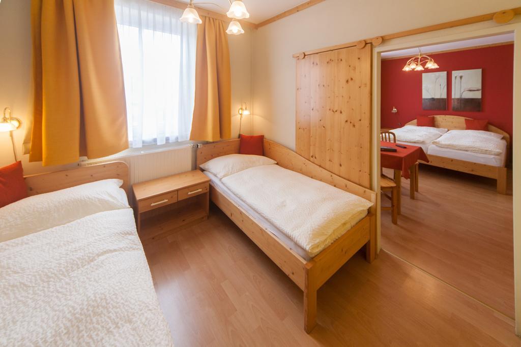 Pension & Reitstall Inghofer Heidenreichstein Esterno foto